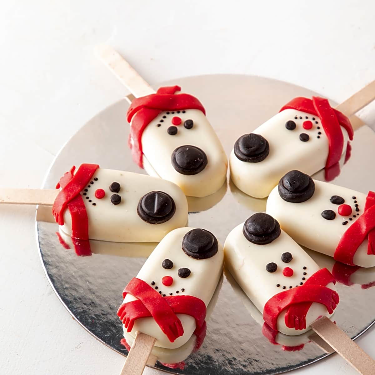 Snowman Cakesicles by NJD view 1