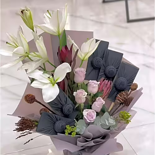 Bouquet of natural roses view 1