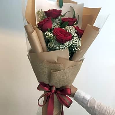 Rose bouquet with gypsum view 1