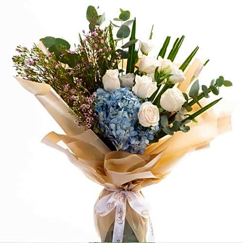 Hand Bouquet Hydrangea Blue view 1