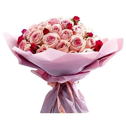 Hand bouquet spartan rose view 1
