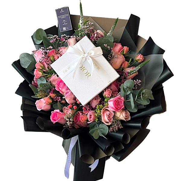 Bouquet of flowers with accessories5 view 1