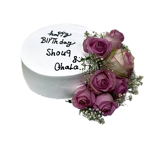 Cake with white cream and decorated with natural flowers view 1