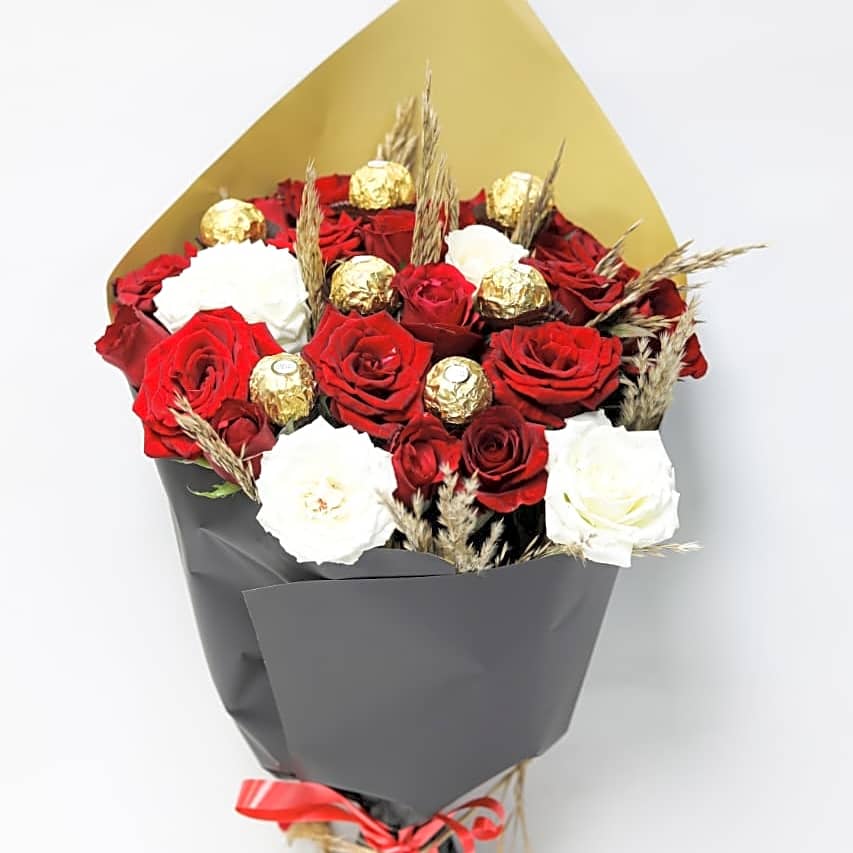 Bouquet with red flowers with chocolate  !!! view 1