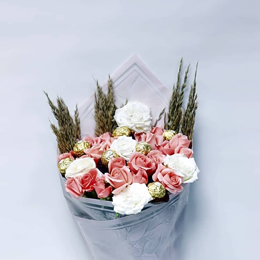 Bouquet with red flowers !! view 1