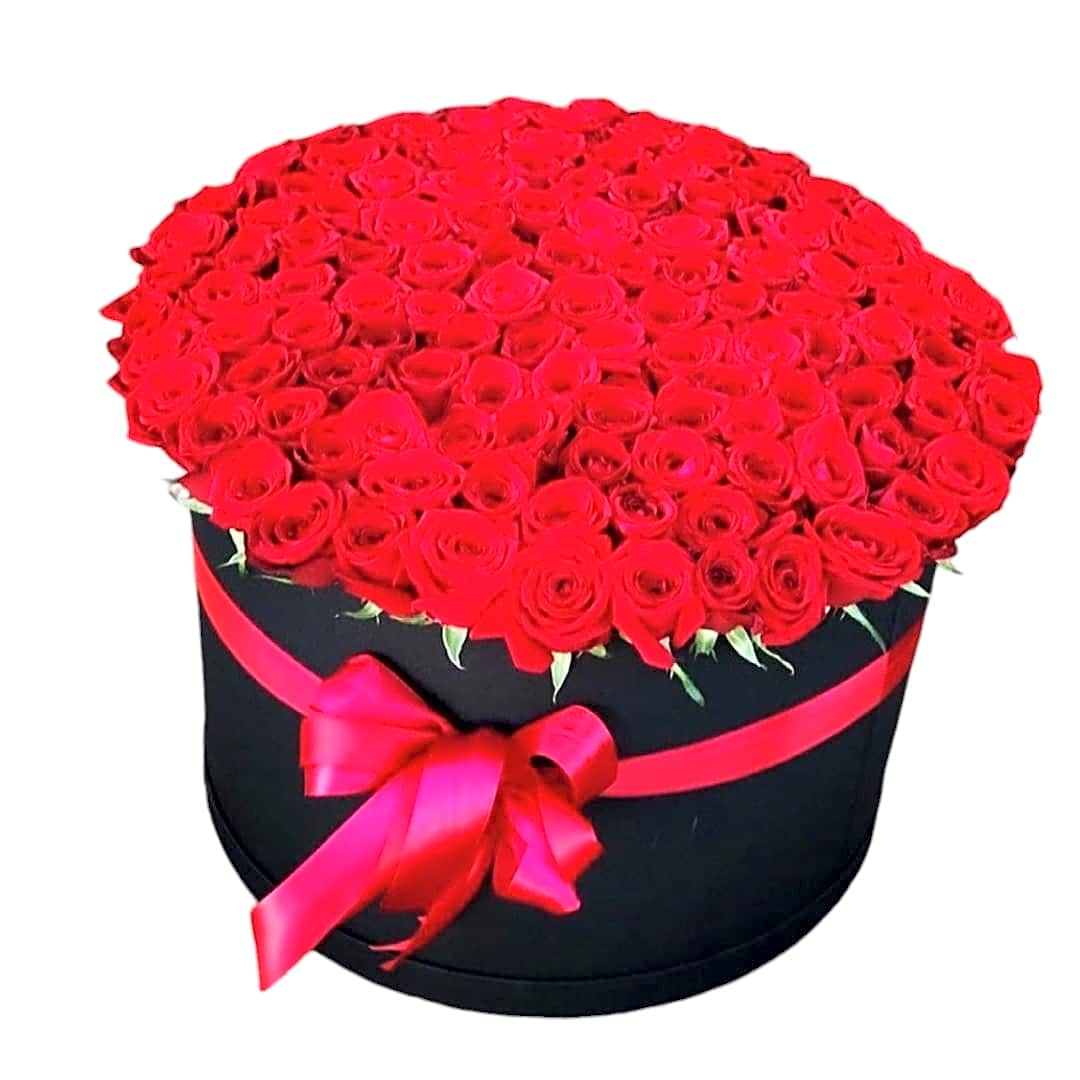 one hundred red roses box view 1