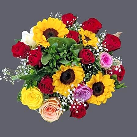 Luce Solare: Bouquet di Girasoli e Fiori Vibranti view 1