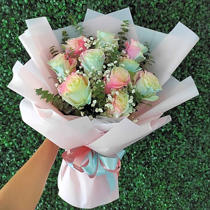 HR1005 Ecuador Red Roses Bouquet view 1