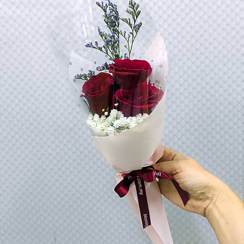 HR0303 3 Roses Bouquet view 1