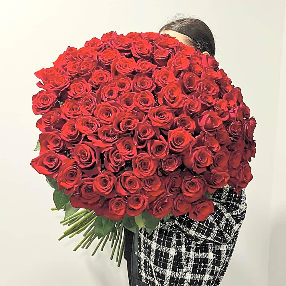 100 red rose bouquet view 1