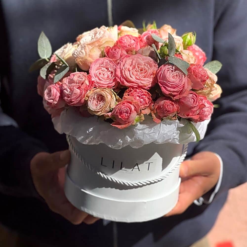 Spray roses Box view 1