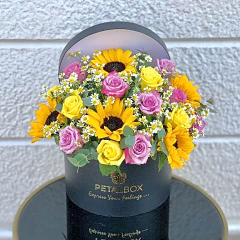 Feeling Mixed Flower Box view 1