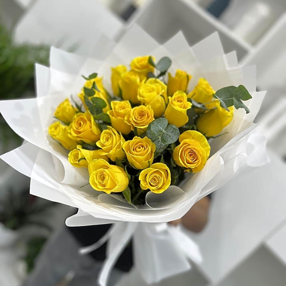 Hand Bouquet Yellow Rose view 1