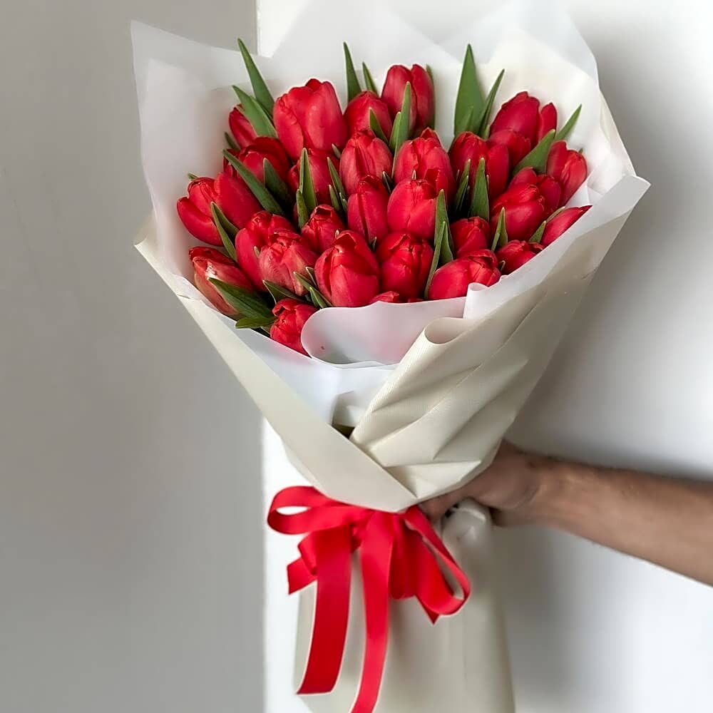 Hand bouquet mix tulip view 1