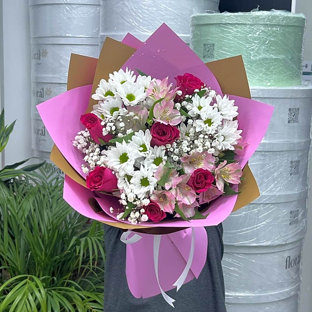 Open bouquet or white ohara view 1