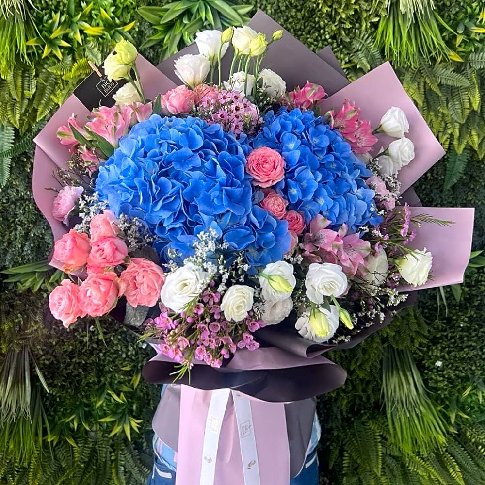 fantasy bouquet with view 1