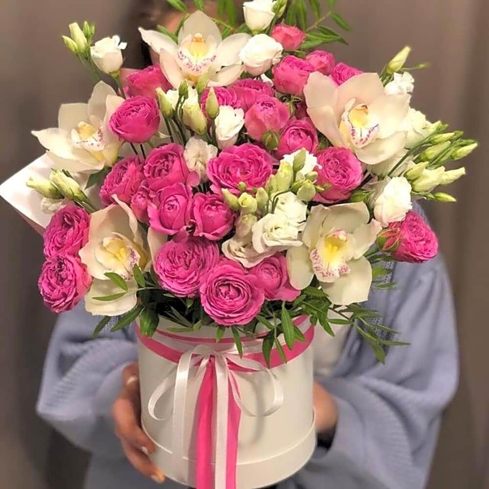 Nice Box of Roses Flowers view 1