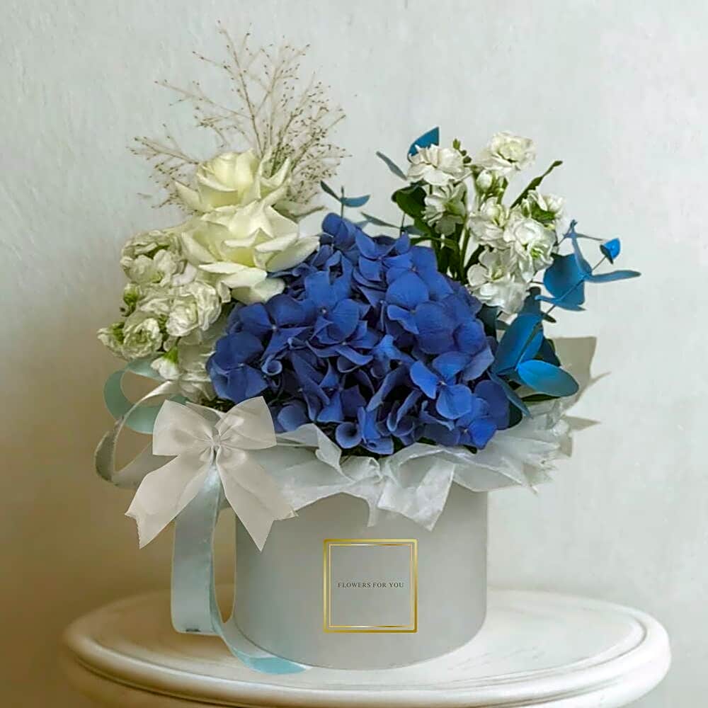 A box of specialroses view 1