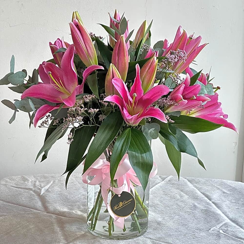 Vase decorated with simple flowers 3 view 1