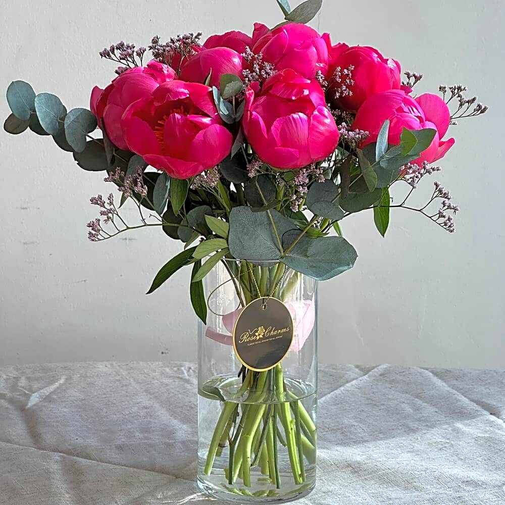 Vase made of white and simple pink view 1