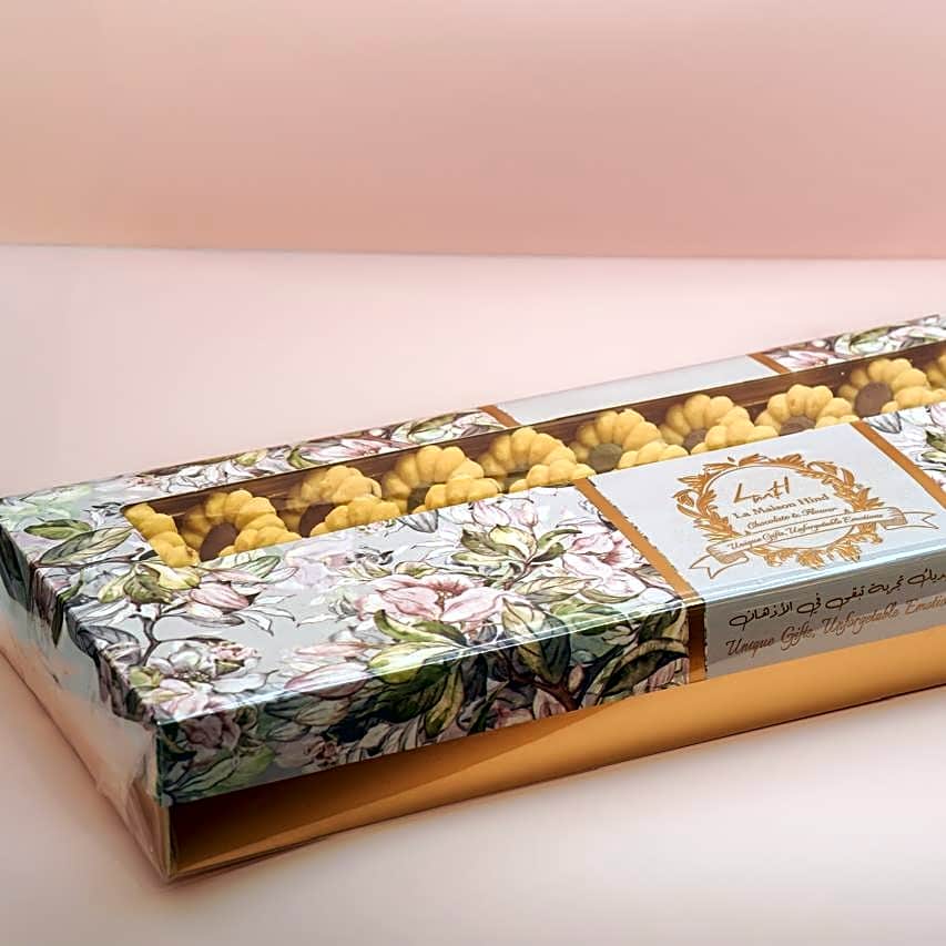Petit four box view 1