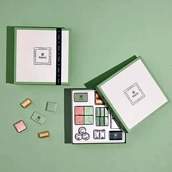 Box of 52 Pieces, Les Essentiels view 1