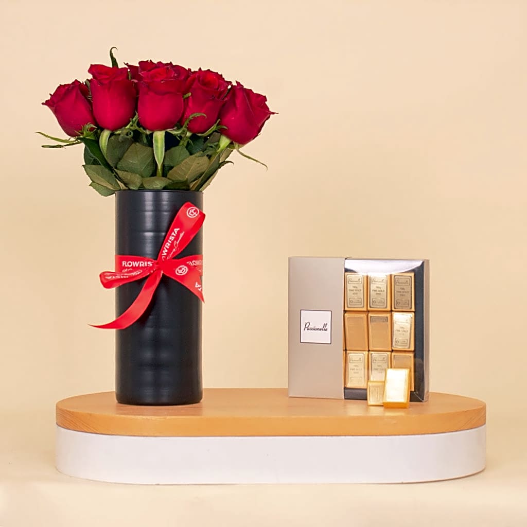Passionelle Gold Ingot Box And Red Roses Vase view 1