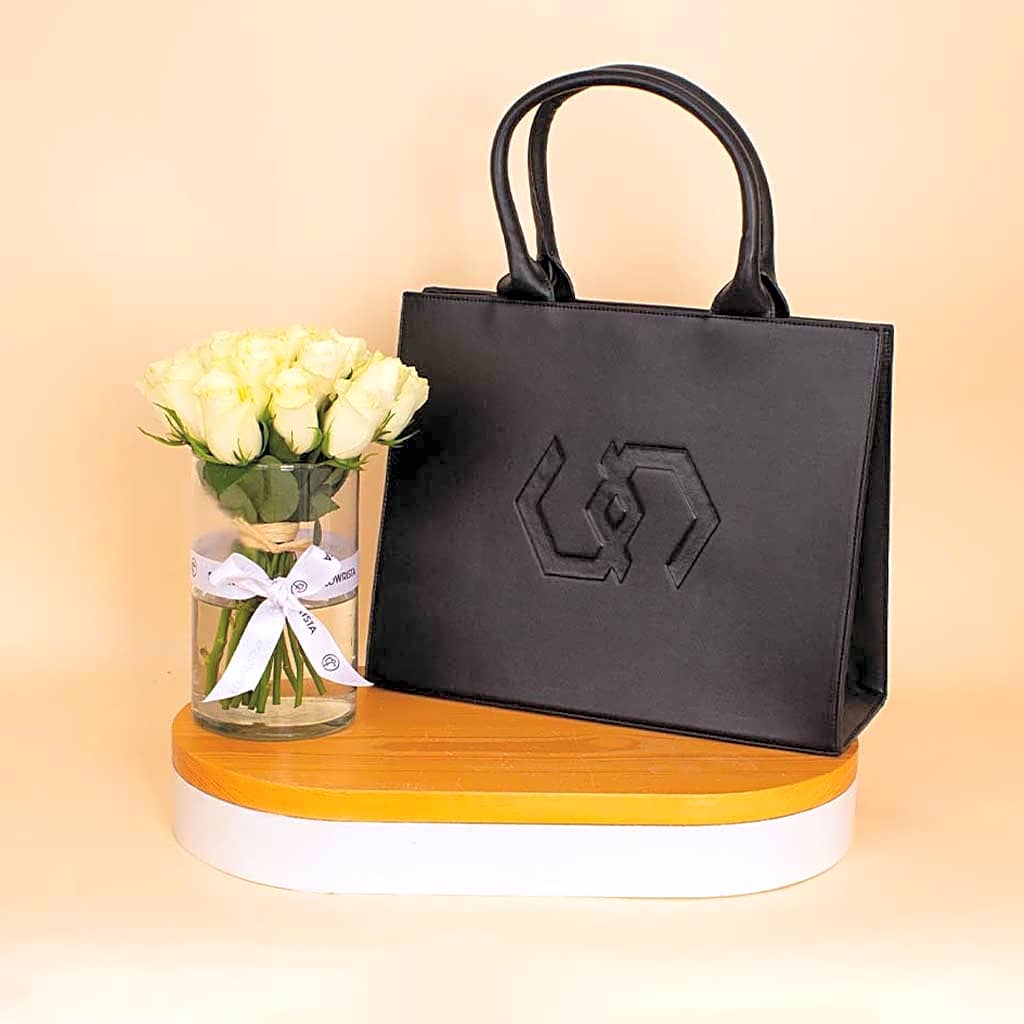 Cocan Big Tote Black & White Roses Vase view 1