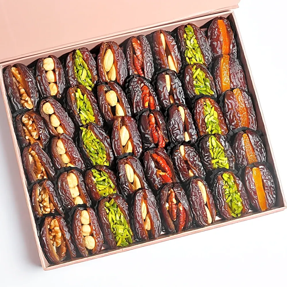 MAJDOUL DATES STFD W/NUTS MAGNET GIFT BOX LG view 1