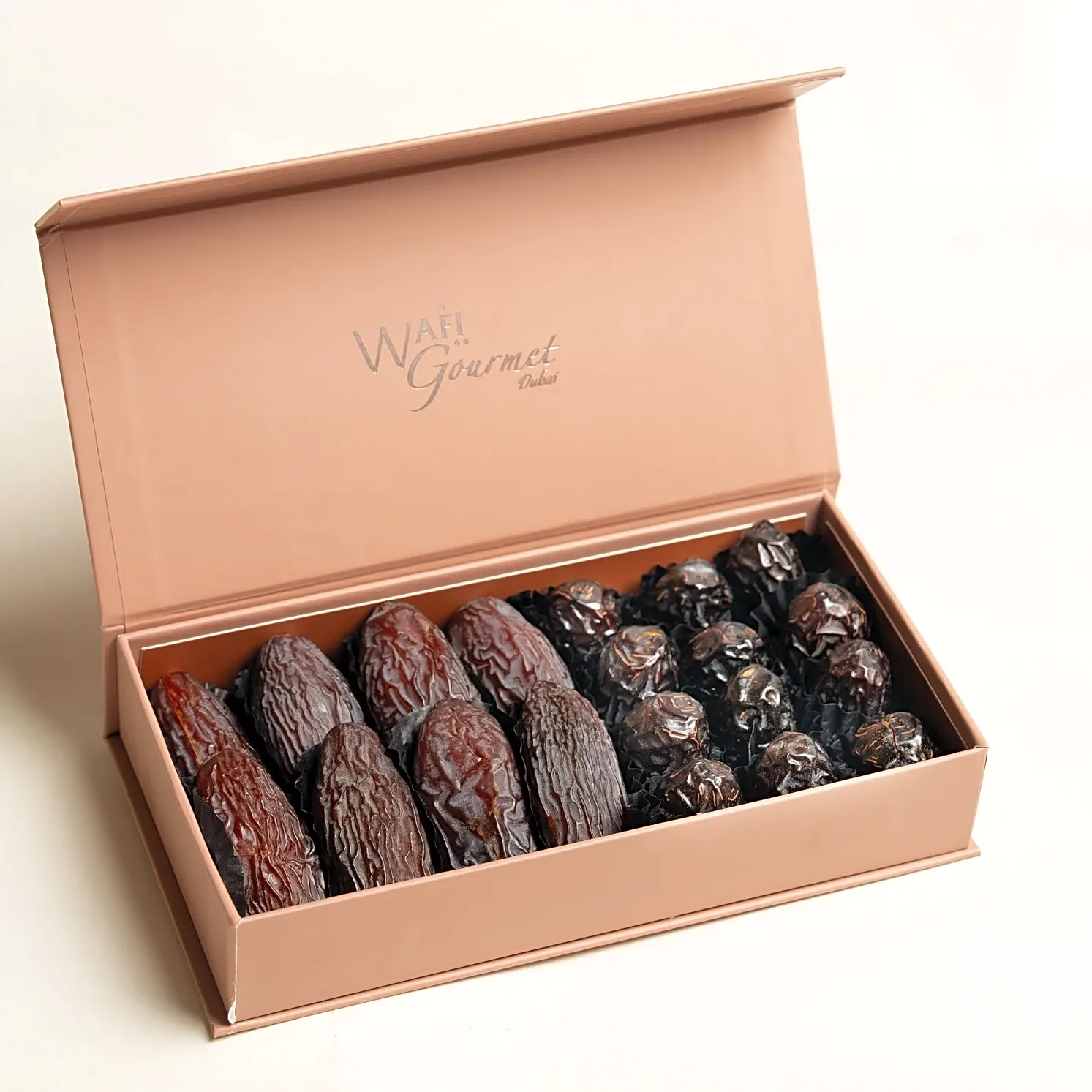 WG MAJDOUL AND AJWA DATES SEEDLESS MAGNET GIFT BOX SML view 1