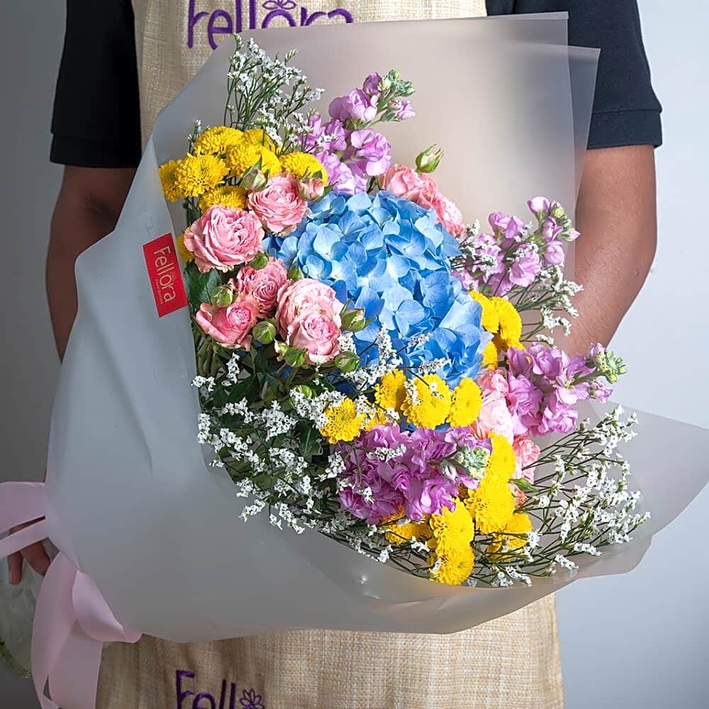 SAWYER FLOWER BOUQUET view 1
