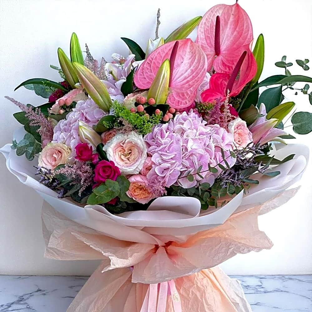 BOLD FLOWER BOUQUET view 1