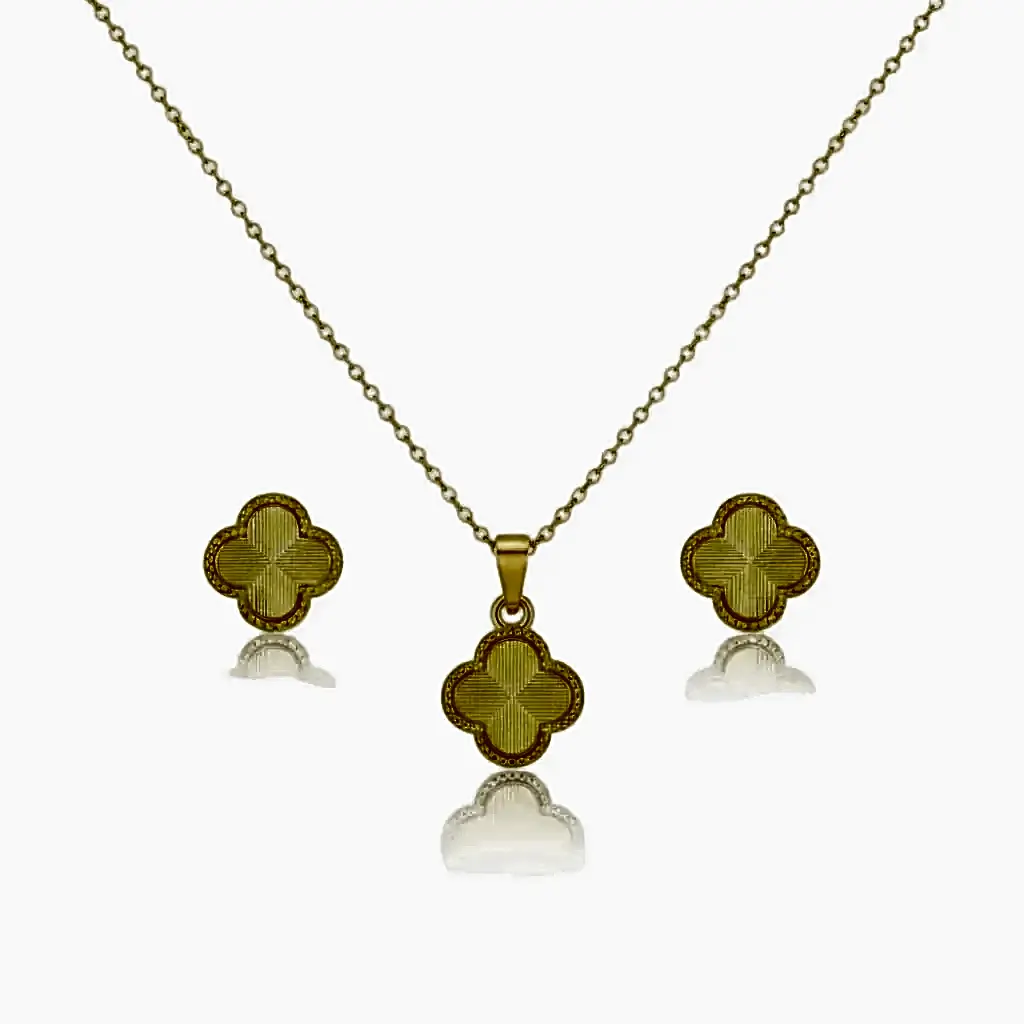 Chain with a pendant in the shape of a love heart 3 view 1