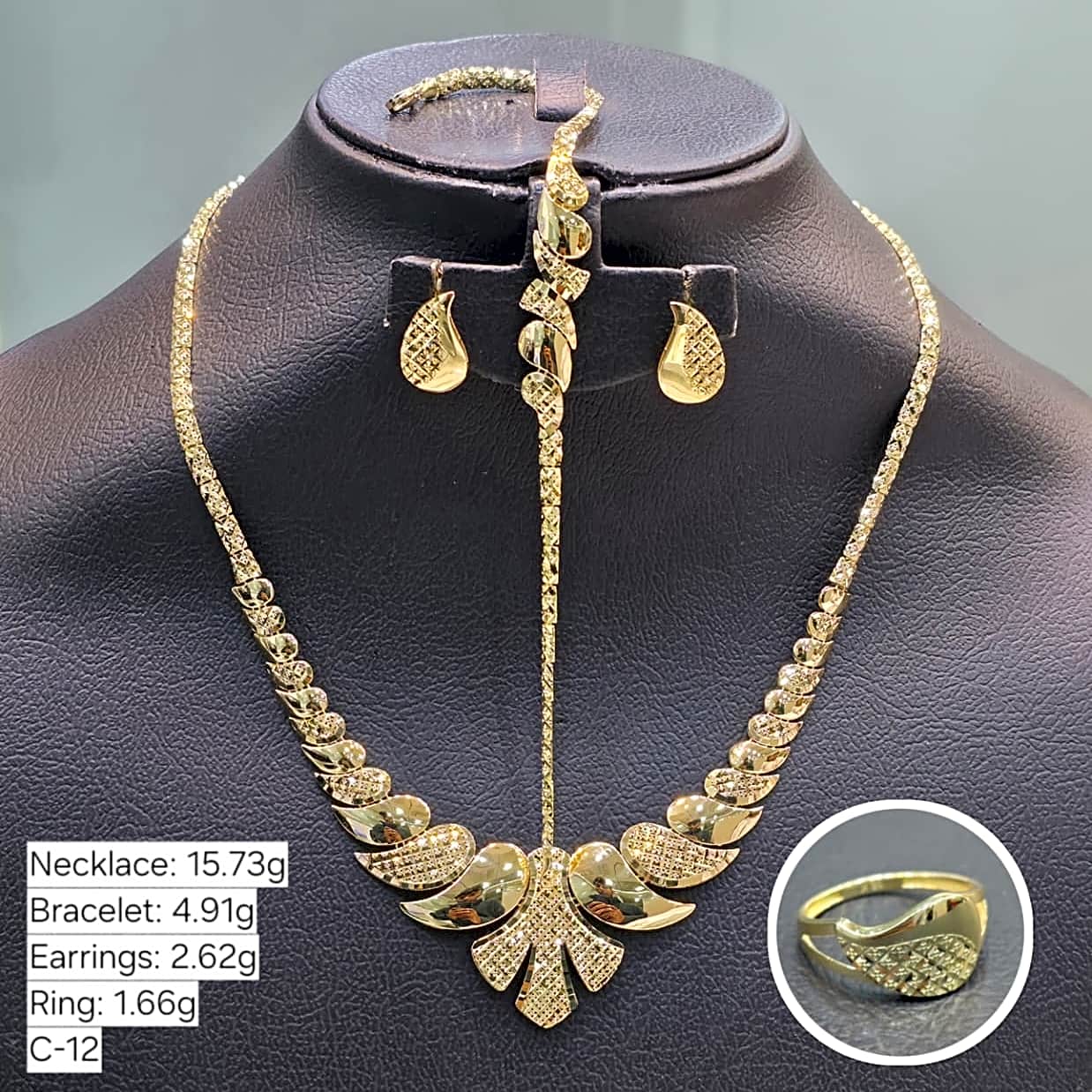 Chain with a pendant in the shape of flowers 6 view 1
