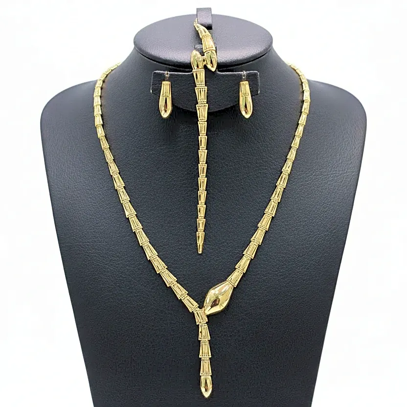 Chain with a pendant in the shape of a love heart 8 view 1