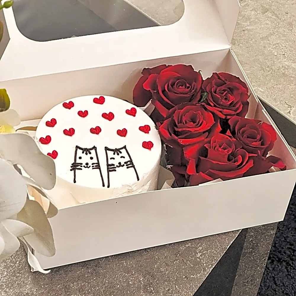 Mini Cake with flowers -