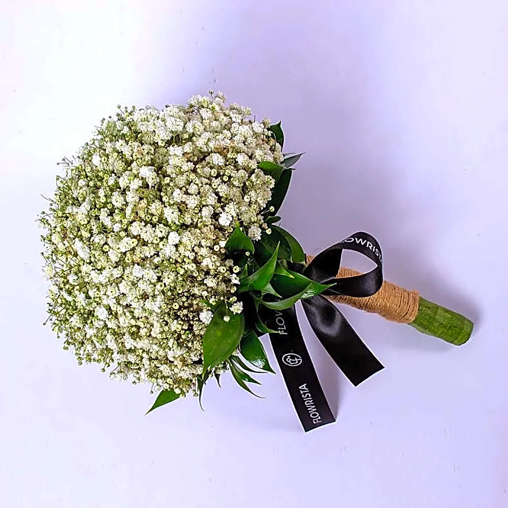bridal bouquet of white flower& baby flower