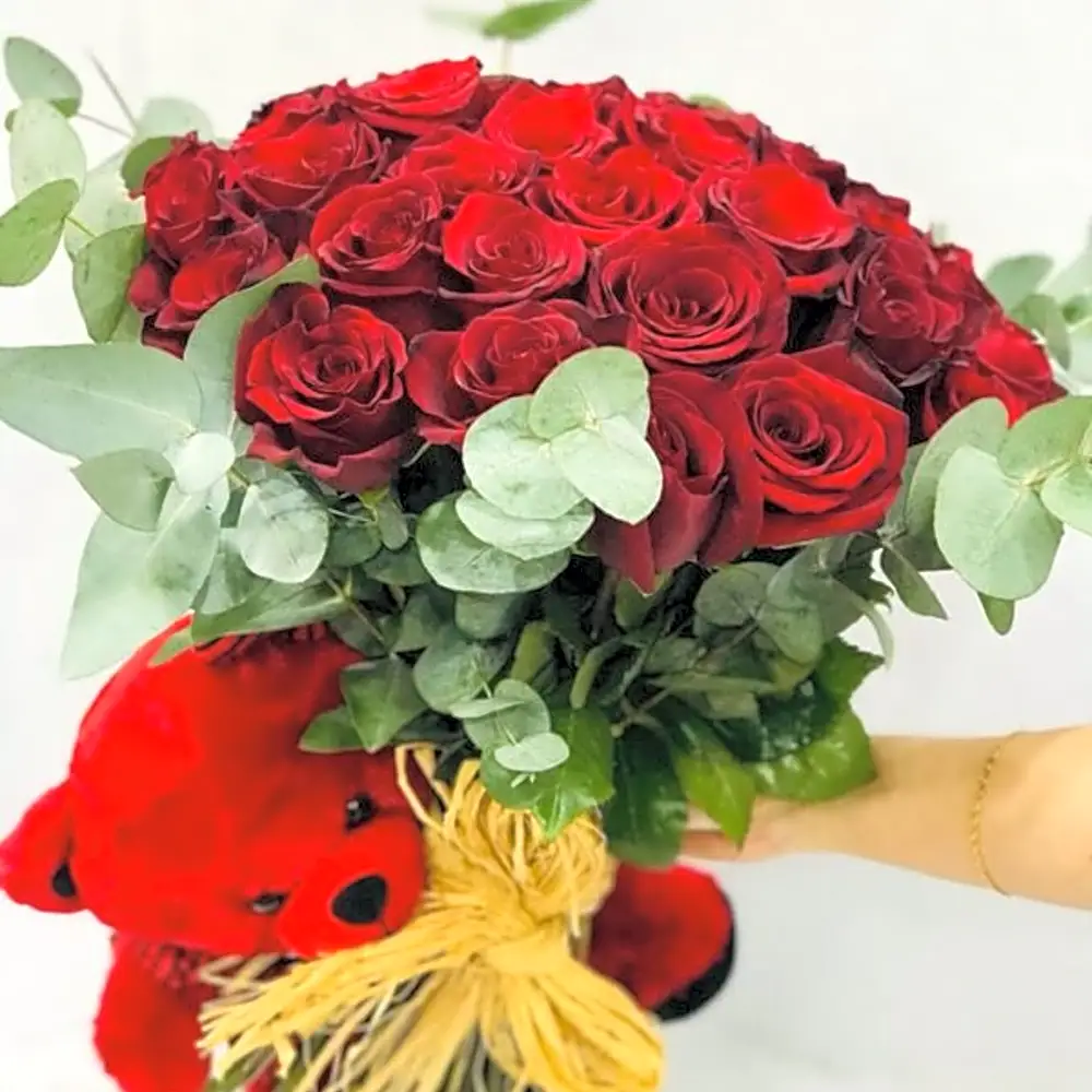 Red roses with leaves and bear N