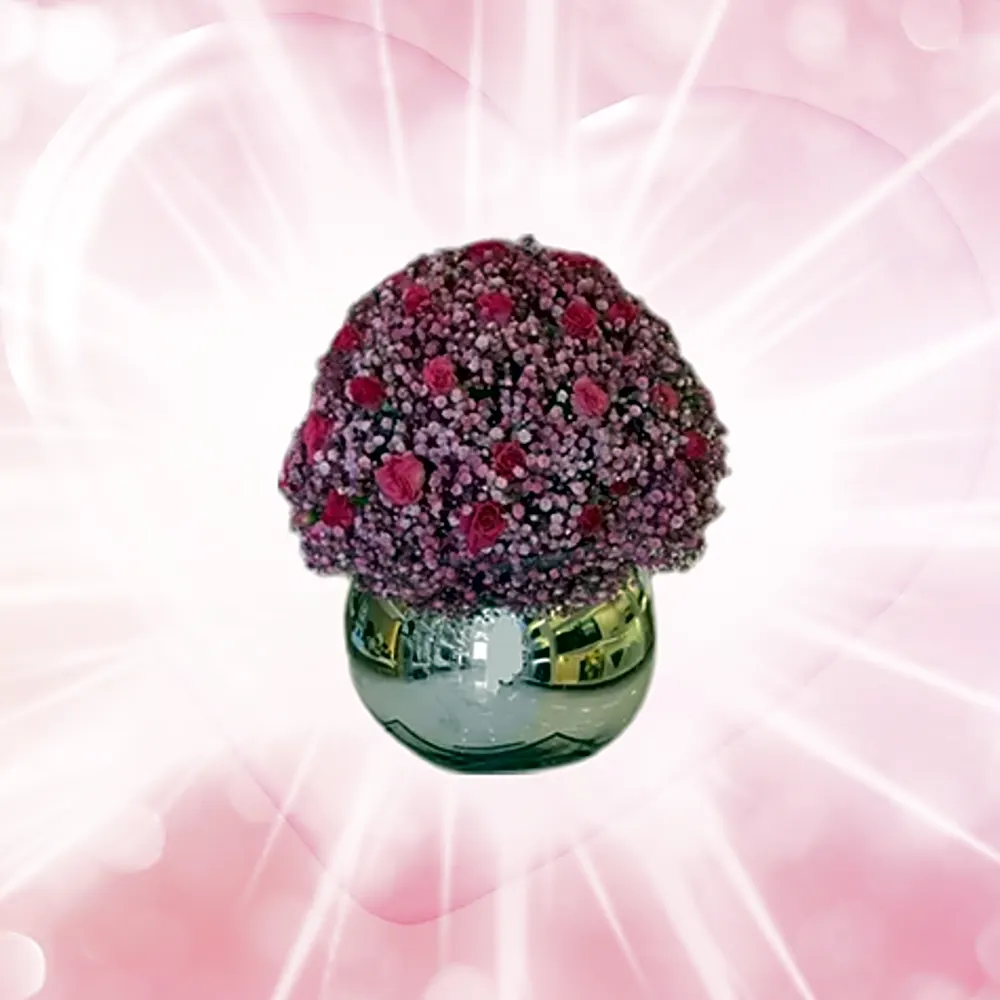 A vase of natural roses