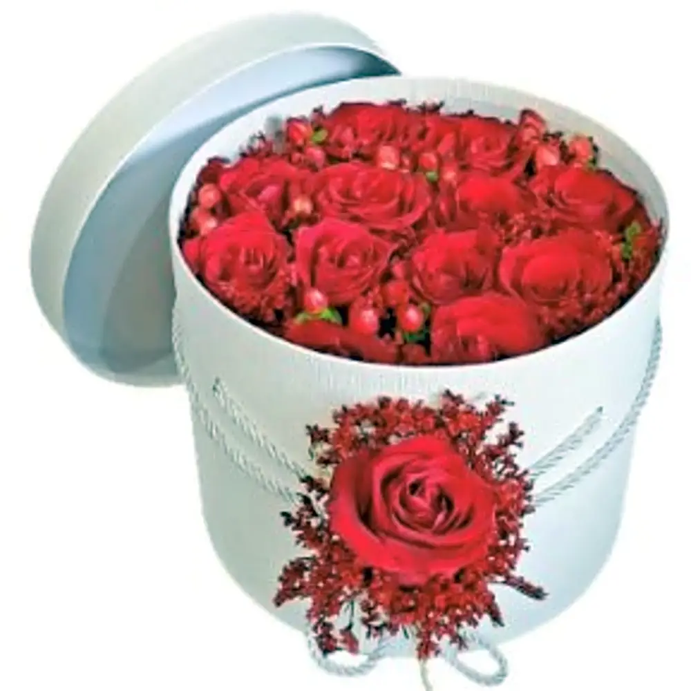 Simply Red Roses in a Box