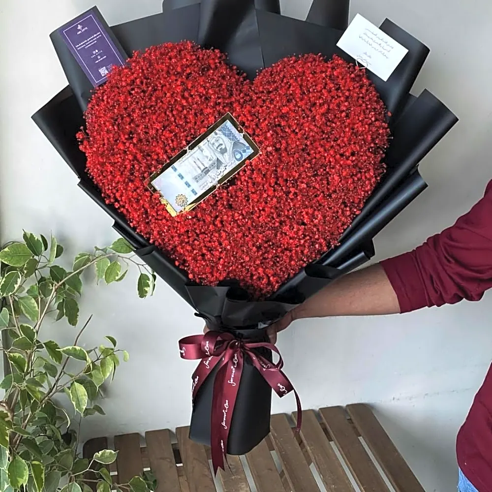 A bouquet of red roses8