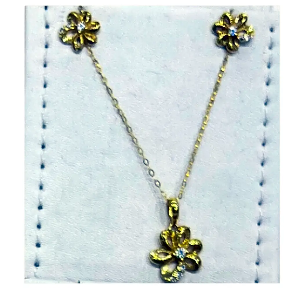 Chain with a pendant in the shape of flowers 4