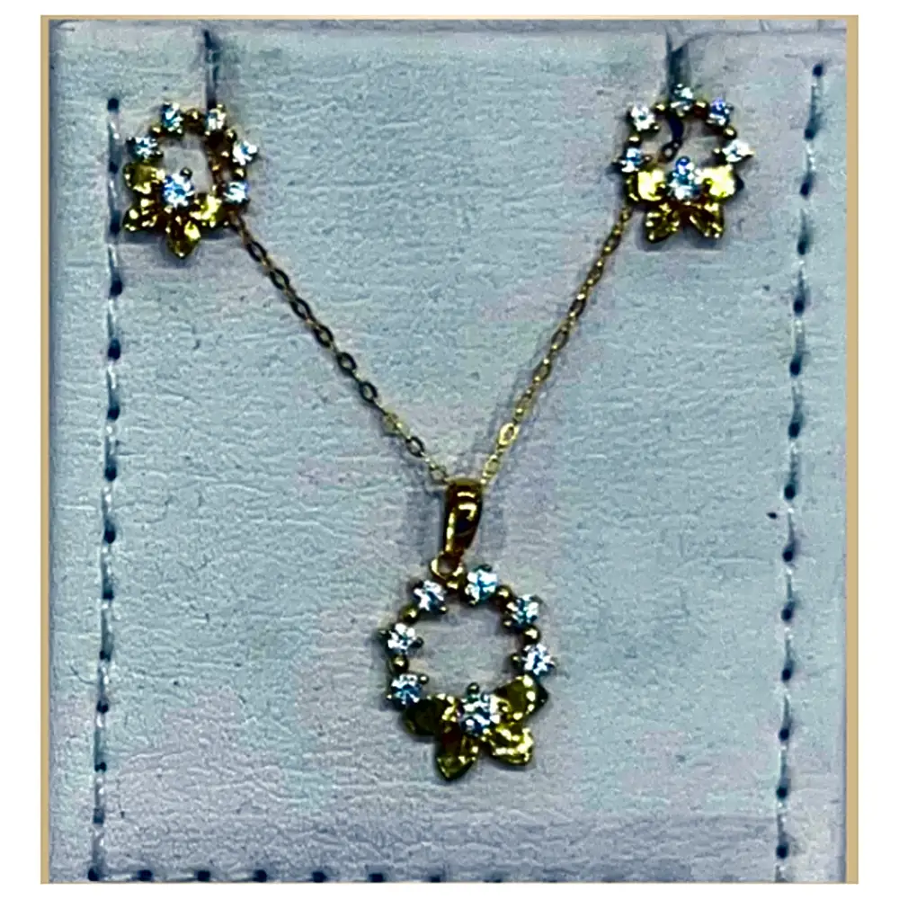 Chain with a pendant in the shape of flowers 2