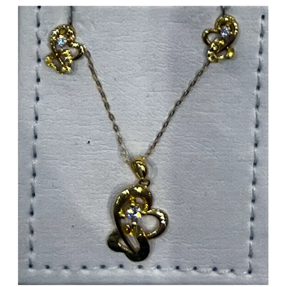 Chain with a pendant in the shape of a love heart 9