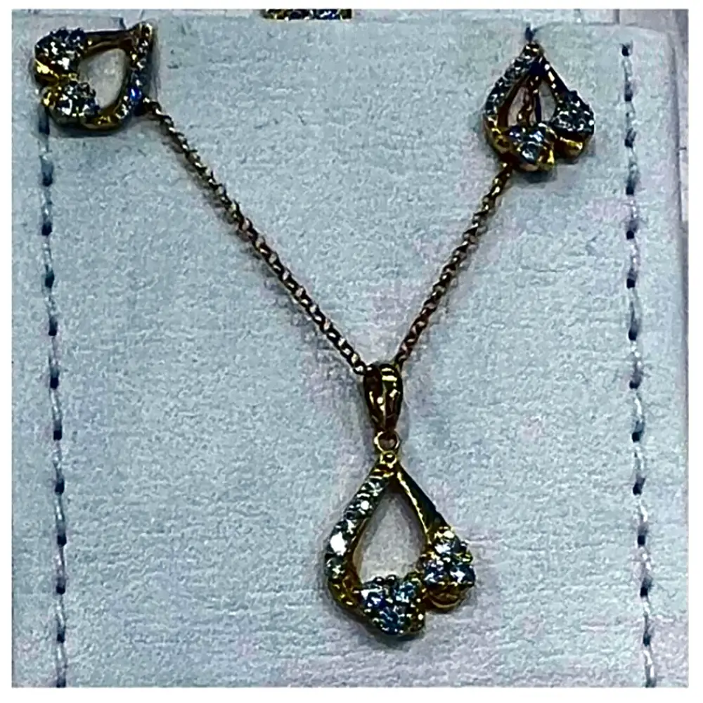 Chain with a pendant in the shape of a love heart 1