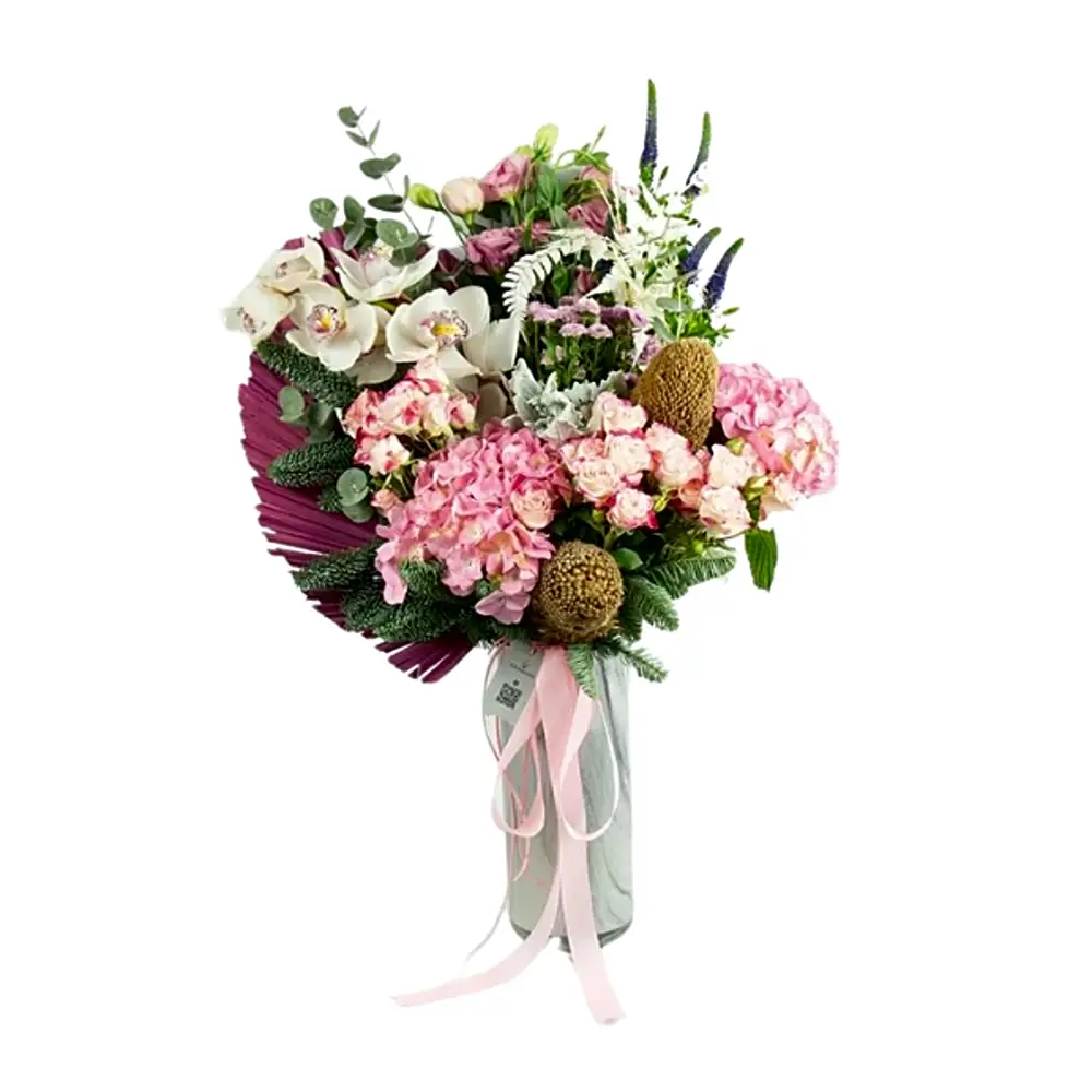 The luxurious vase of flowers