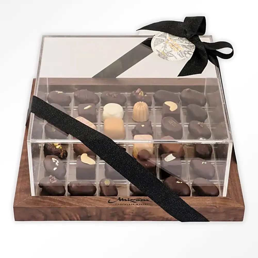 Mirzam Wooden Tray: Assorted Dates & Truffles