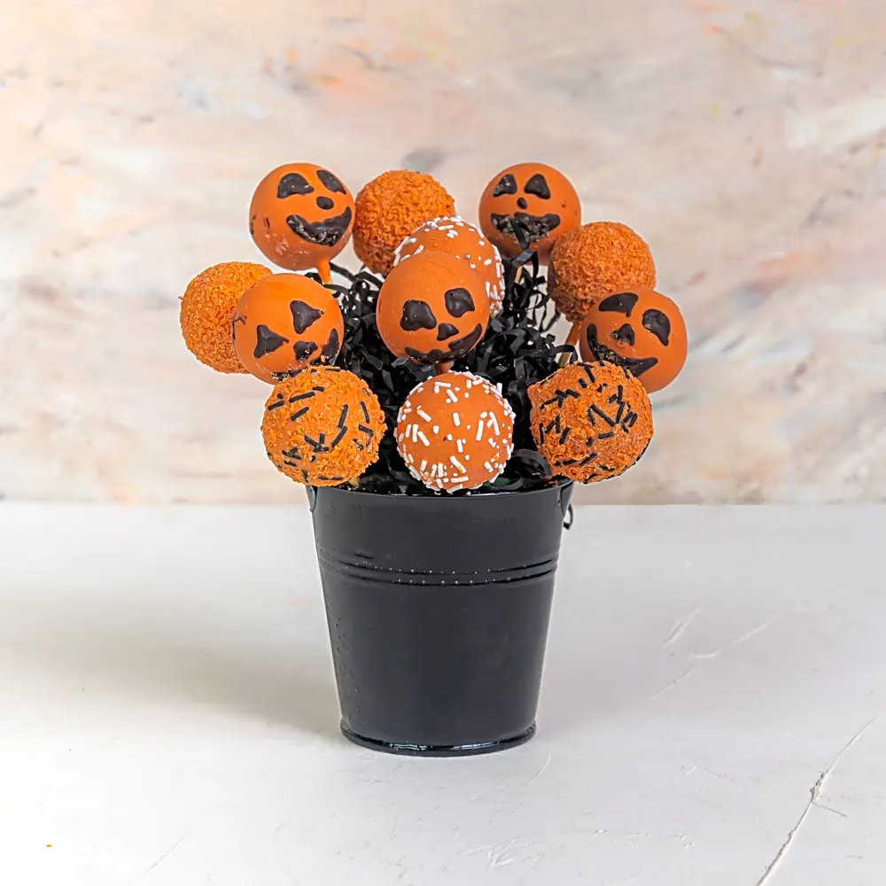 Halloween Cake pops by NJD
