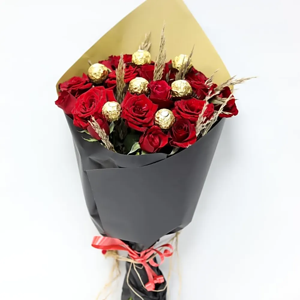 Bouquet with red flowers with chocolate !!