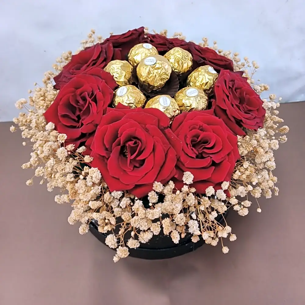 awsome box of roses with chocolates